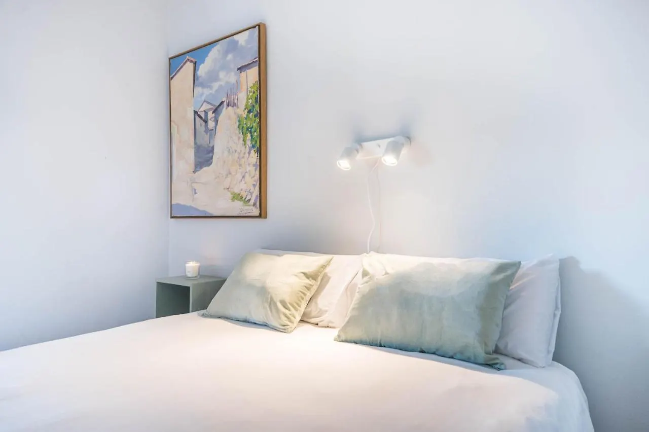 Fall In Love With Bcn In The Best Location Barcelona Spanje